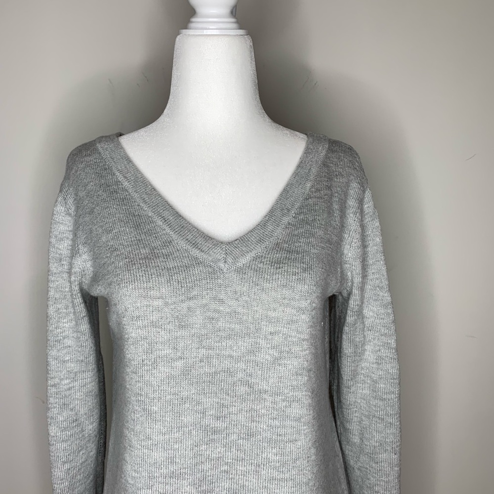 BN5 41 Hawthorn Light Gray V-Neck Sweater Classic Minimalist Wool Blend Small - Picture 2 of 8